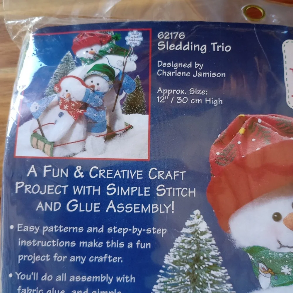 Dimensions Bean Buddies Sledding Trio 62176 Vintage 2000 Felt Craft Kit‎ Snowman